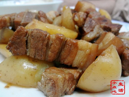 红烧肉焖土豆