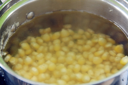 咸蛋黄炸玉米粒的做法步骤3