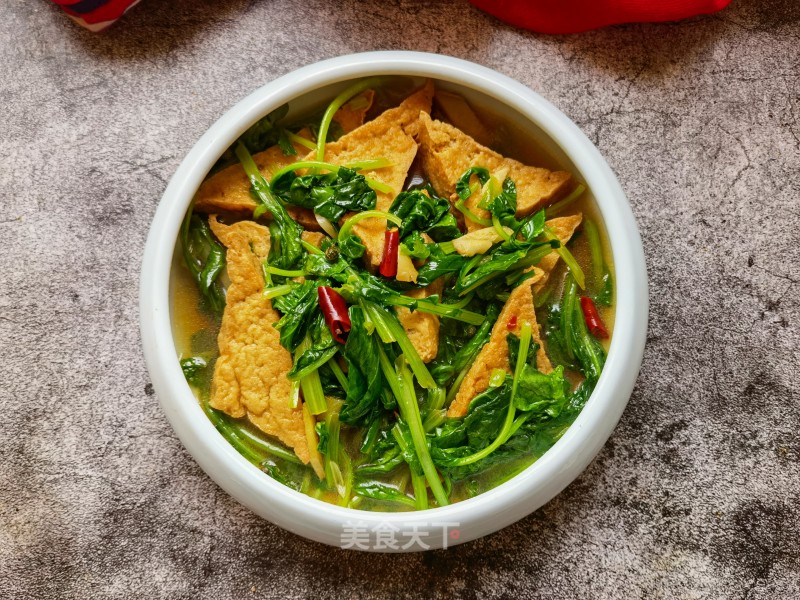 炸豆腐烩油菜苗